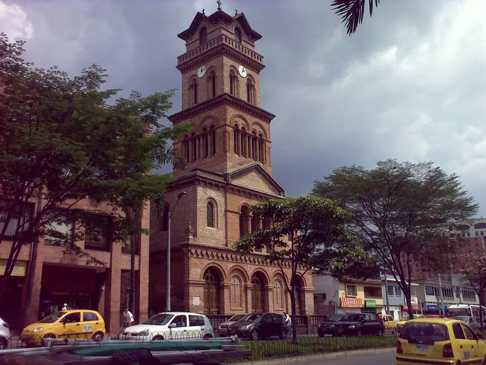 Parque El Poblado and San José Church