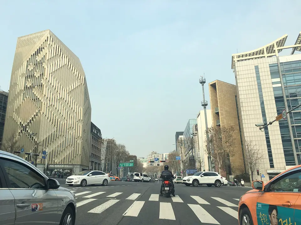 Cheongdam fashion street and Cheongdam intersection